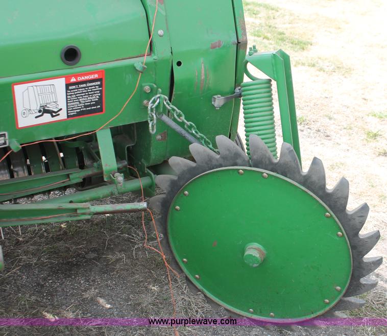 image for item E2993 John Deere 535 round baler