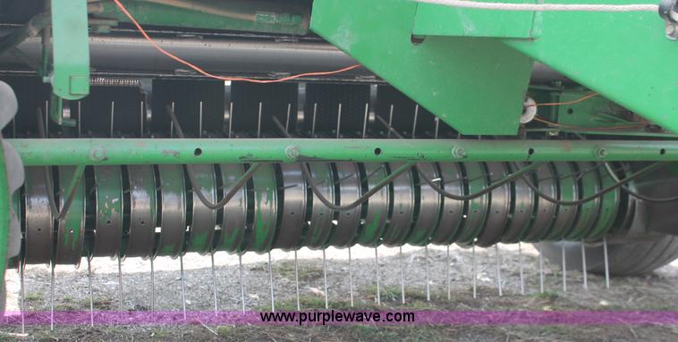 image for item E2993 John Deere 535 round baler