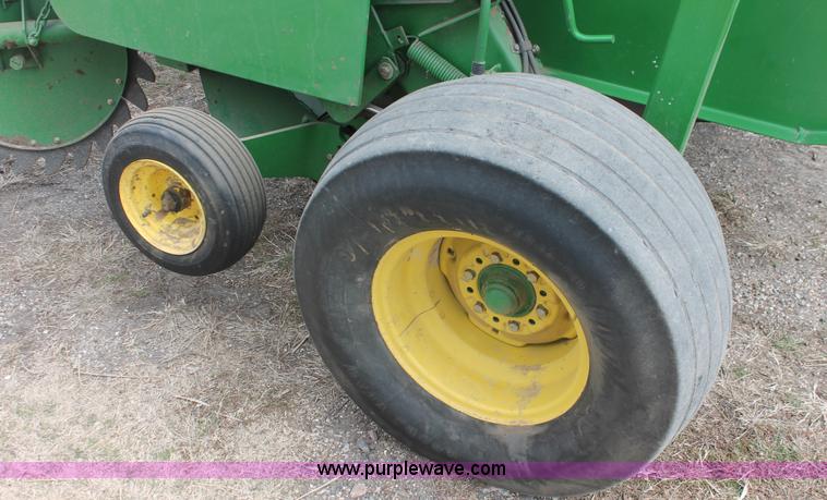 image for item E2993 John Deere 535 round baler