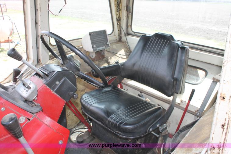 image for item E2997 1972 International Farmall 1066 tractor