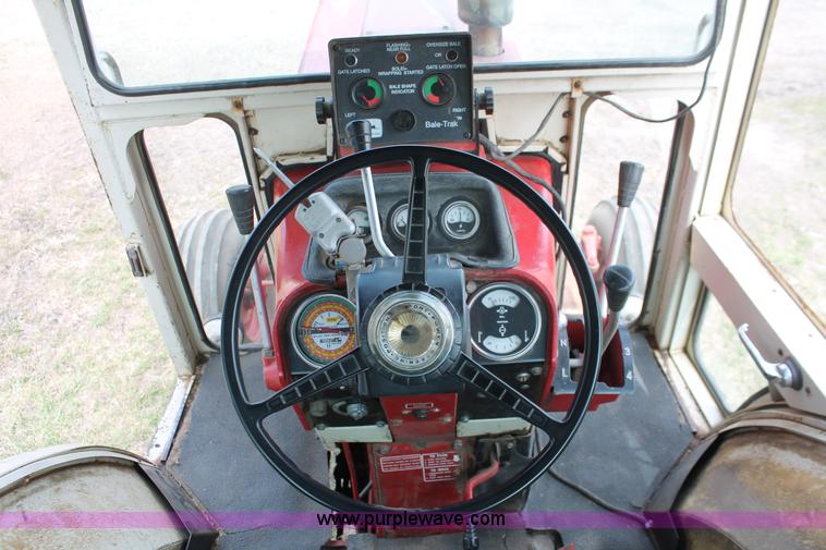 image for item E2997 1972 International Farmall 1066 tractor