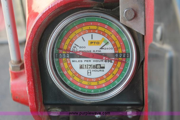 image for item E2997 1972 International Farmall 1066 tractor