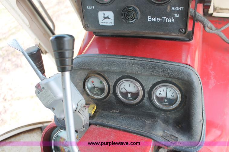 image for item E2997 1972 International Farmall 1066 tractor