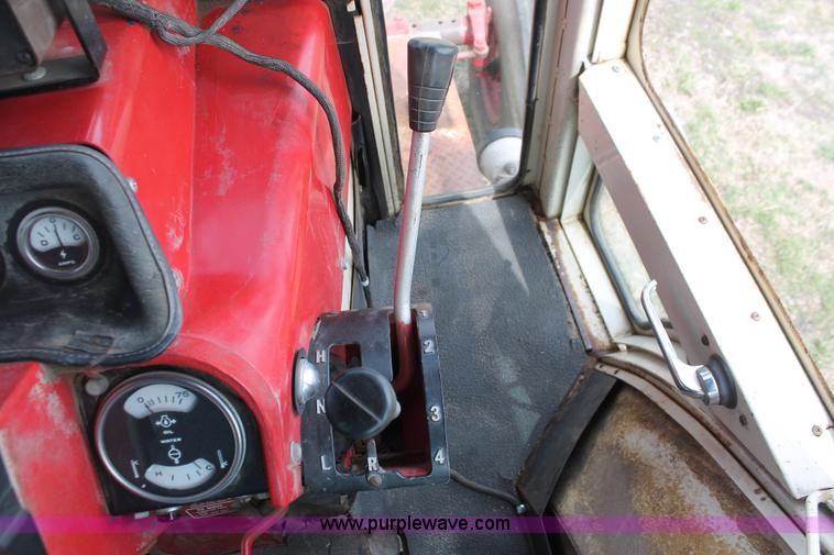 image for item E2997 1972 International Farmall 1066 tractor