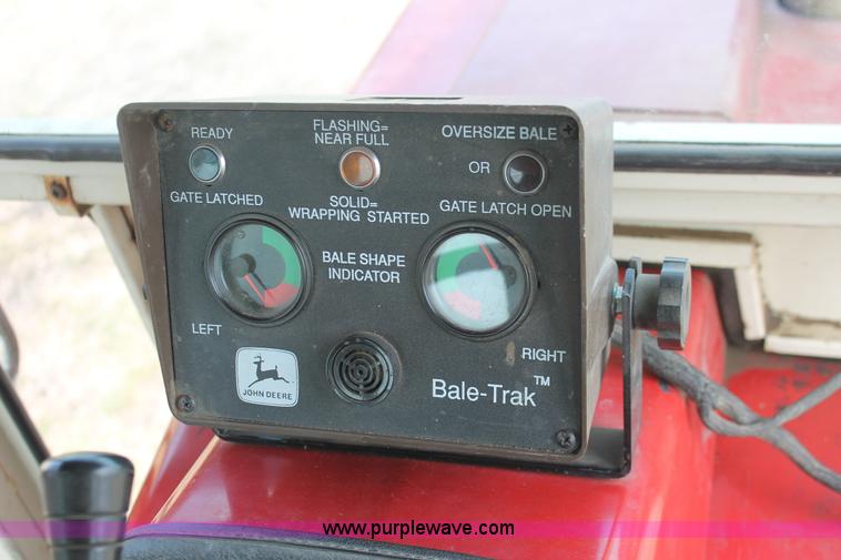 image for item E2997 1972 International Farmall 1066 tractor