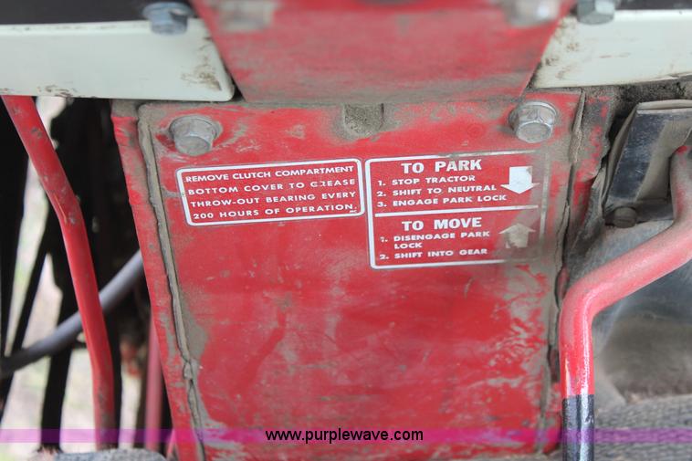 image for item E2997 1972 International Farmall 1066 tractor