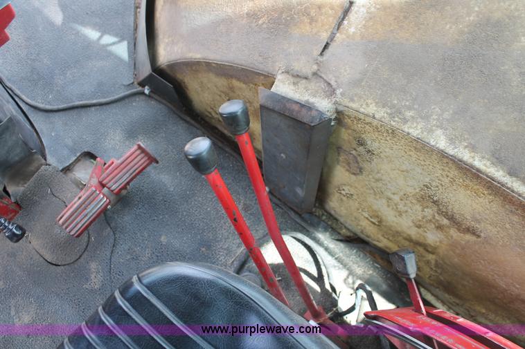 image for item E2997 1972 International Farmall 1066 tractor