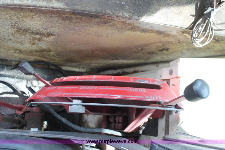 image for item E2997 1972 International Farmall 1066 tractor