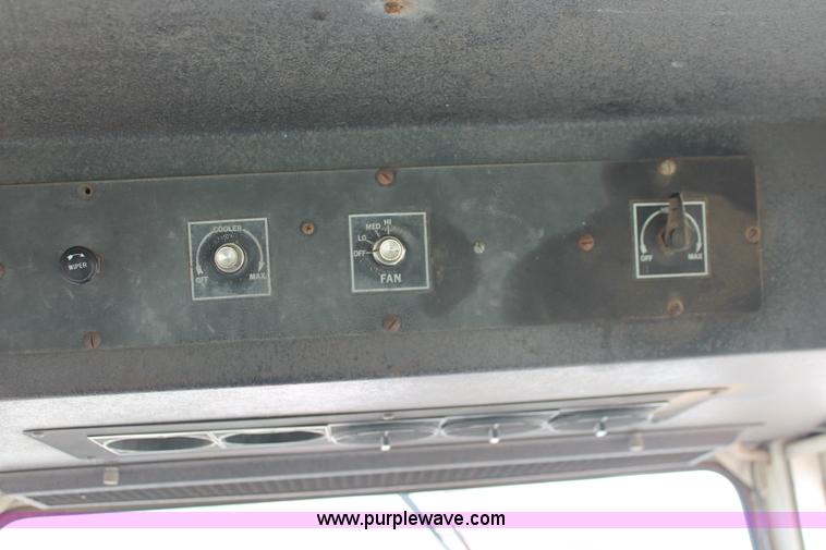 image for item E2997 1972 International Farmall 1066 tractor