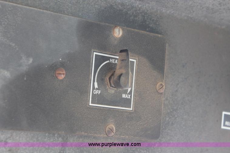 image for item E2997 1972 International Farmall 1066 tractor