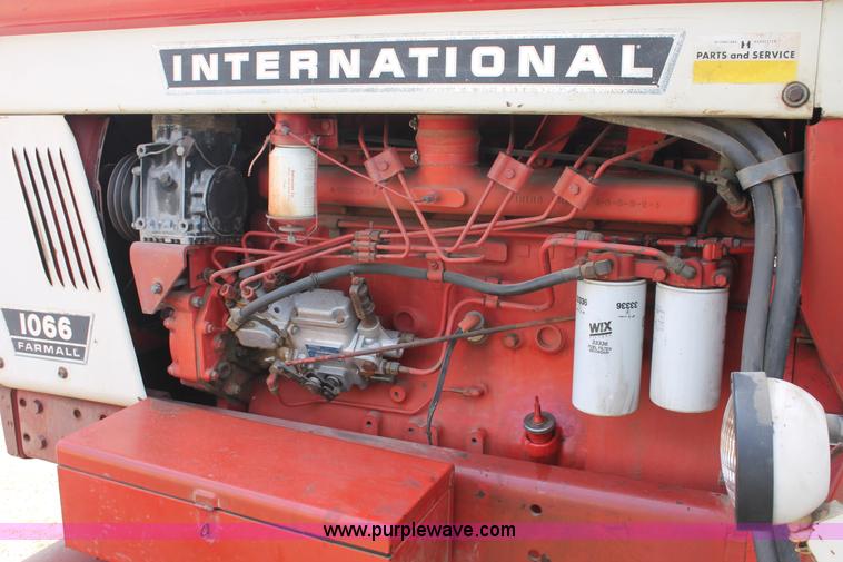 image for item E2997 1972 International Farmall 1066 tractor