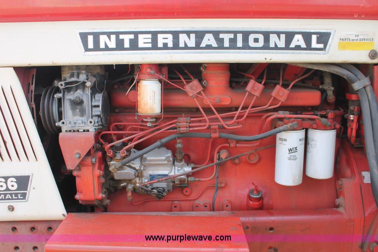 image for item E2997 1972 International Farmall 1066 tractor