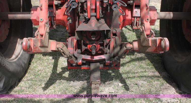 image for item E2997 1972 International Farmall 1066 tractor