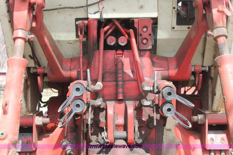 image for item E2997 1972 International Farmall 1066 tractor