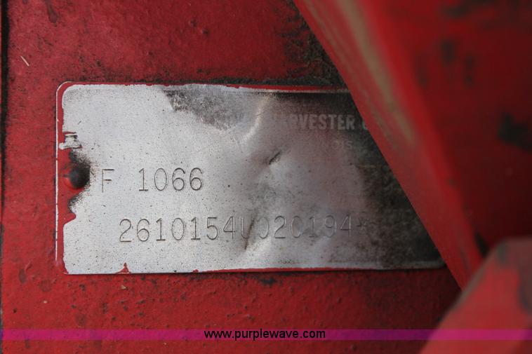 image for item E2997 1972 International Farmall 1066 tractor