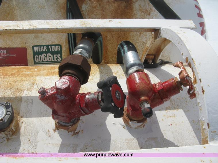 image for item E3116 Twin cylinder anhydrous ammonia nurse tanks