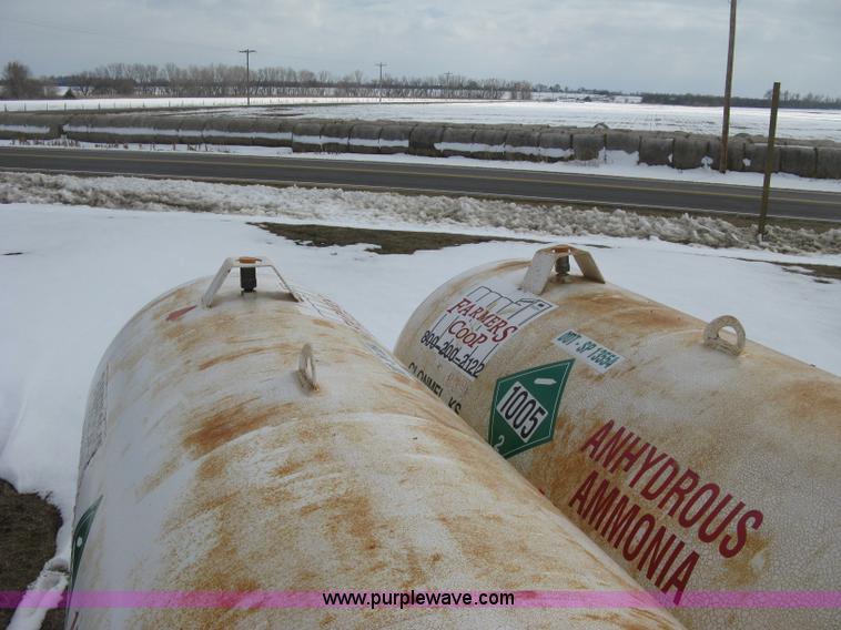 image for item E3116 Twin cylinder anhydrous ammonia nurse tanks