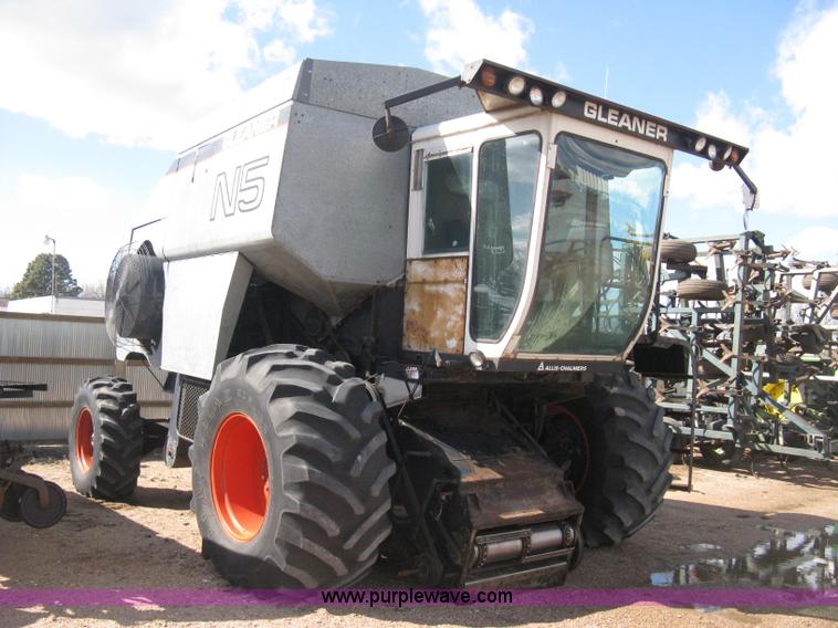 image for item E3142 Gleaner N5 combine
