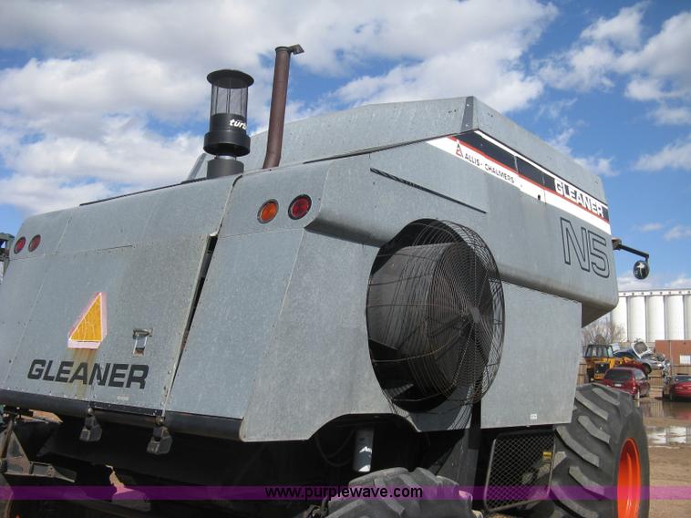 image for item E3142 Gleaner N5 combine