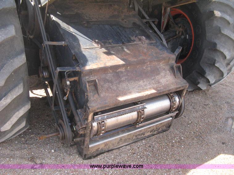 image for item E3142 Gleaner N5 combine