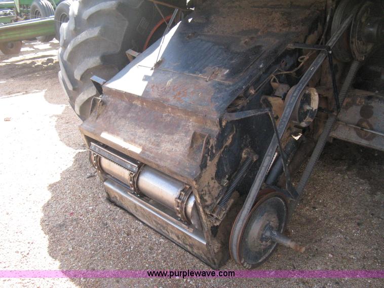 image for item E3142 Gleaner N5 combine