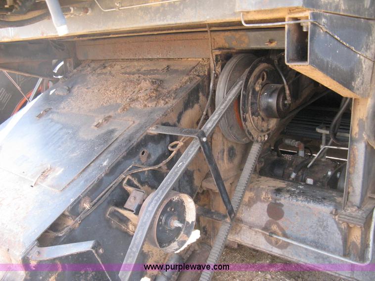 image for item E3142 Gleaner N5 combine