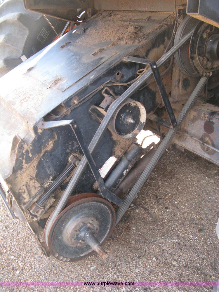 image for item E3142 Gleaner N5 combine