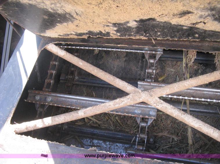 image for item E3142 Gleaner N5 combine