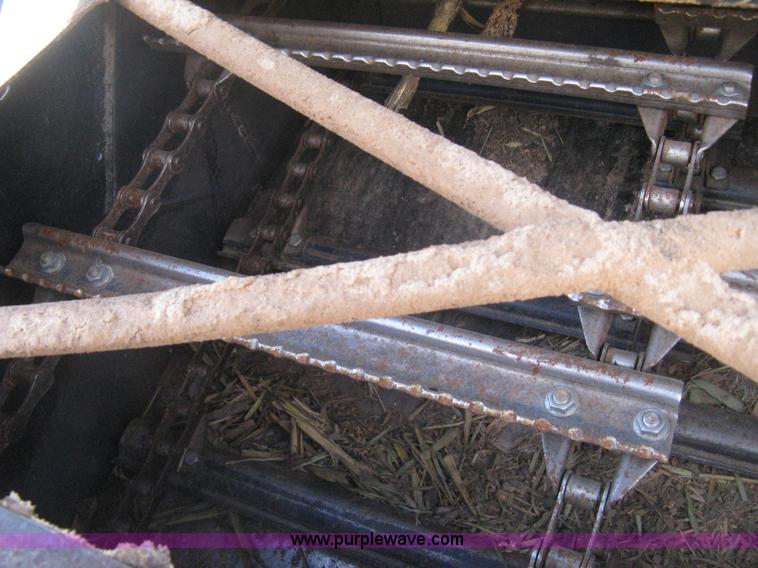 image for item E3142 Gleaner N5 combine