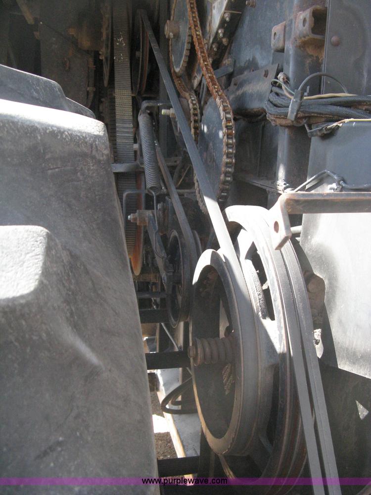 image for item E3142 Gleaner N5 combine