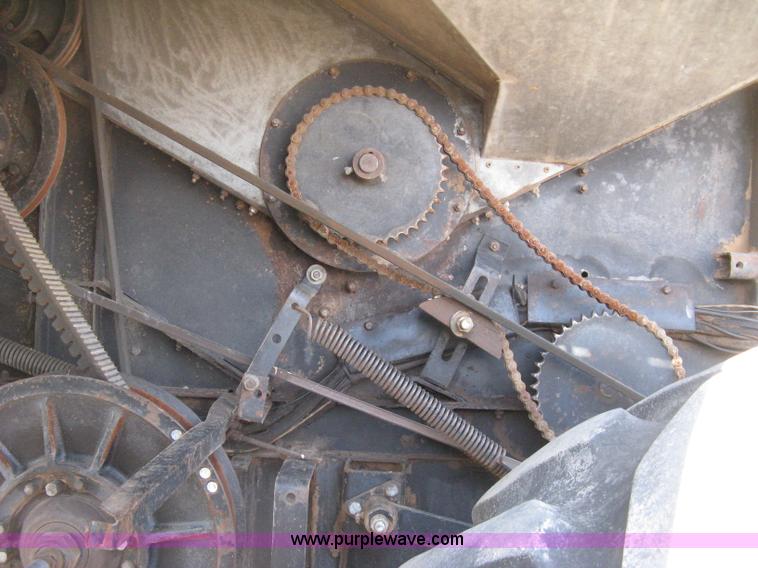 image for item E3142 Gleaner N5 combine