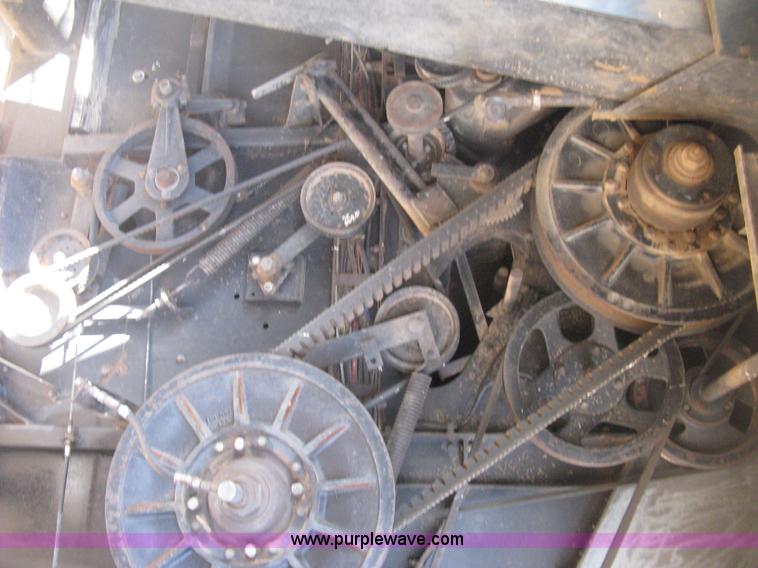 image for item E3142 Gleaner N5 combine