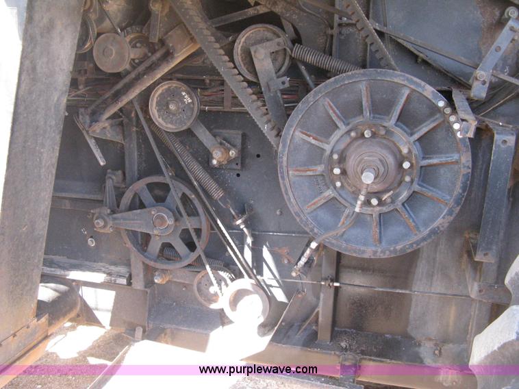 image for item E3142 Gleaner N5 combine