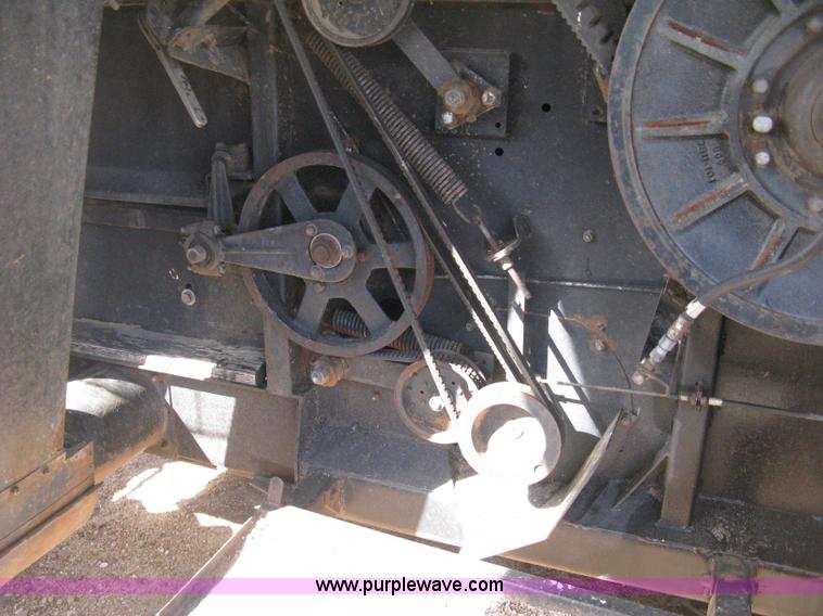 image for item E3142 Gleaner N5 combine