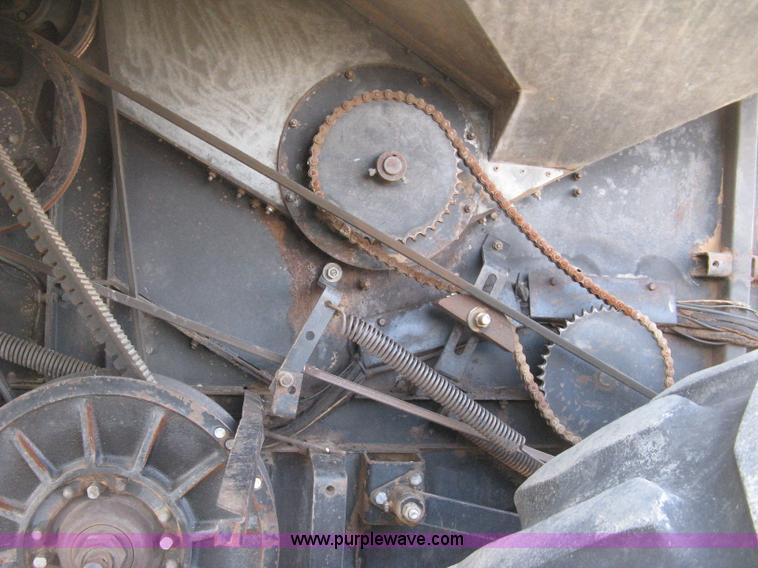 image for item E3142 Gleaner N5 combine