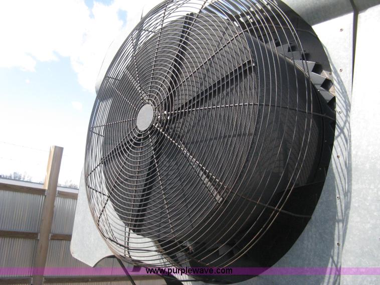 image for item E3142 Gleaner N5 combine