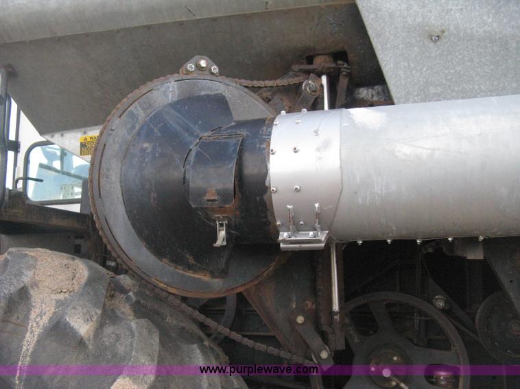 image for item E3142 Gleaner N5 combine