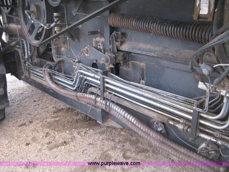 image for item E3142 Gleaner N5 combine