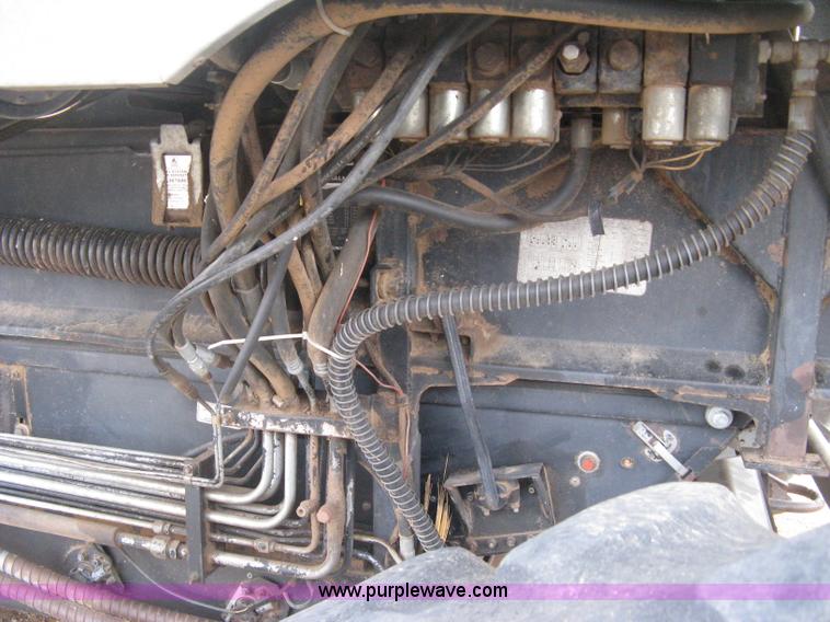 image for item E3142 Gleaner N5 combine