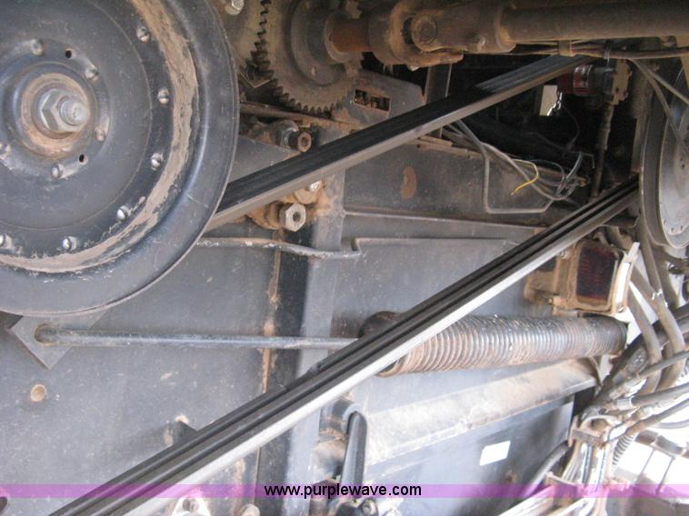 image for item E3142 Gleaner N5 combine