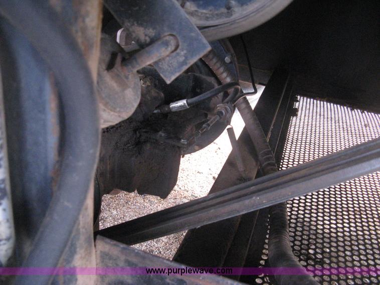 image for item E3142 Gleaner N5 combine