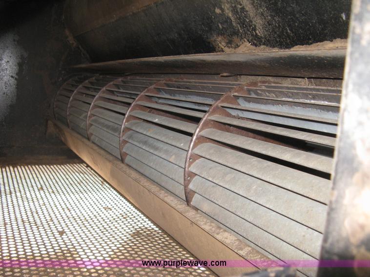 image for item E3142 Gleaner N5 combine