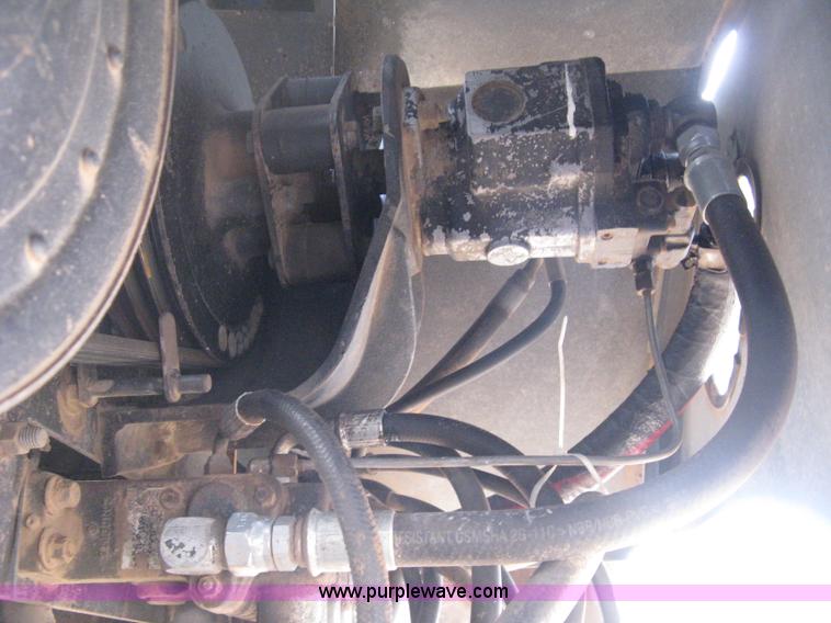 image for item E3142 Gleaner N5 combine