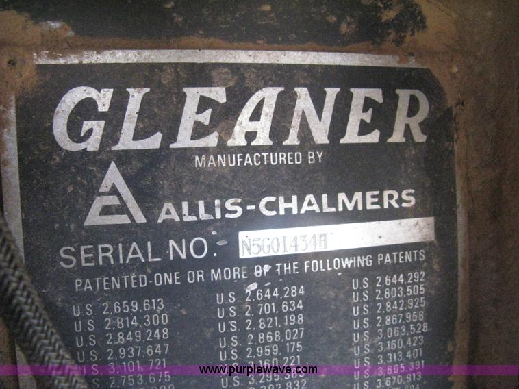image for item E3142 Gleaner N5 combine