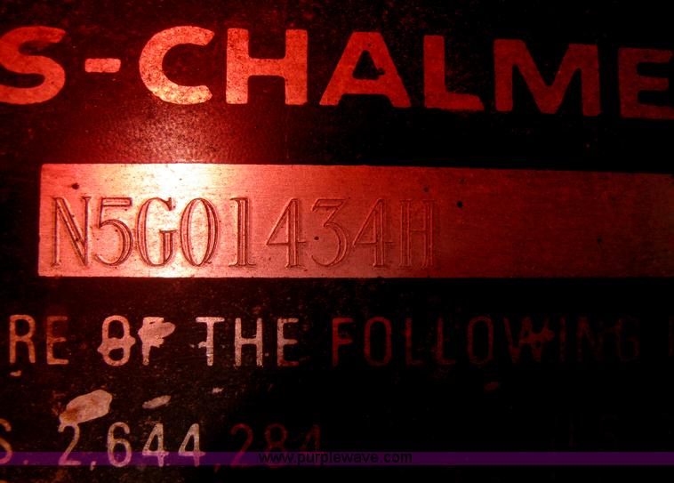 image for item E3142 Gleaner N5 combine