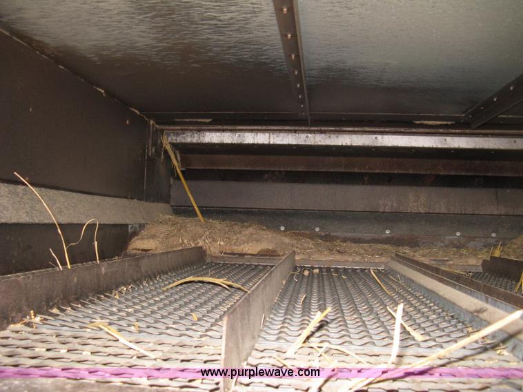 image for item E3142 Gleaner N5 combine