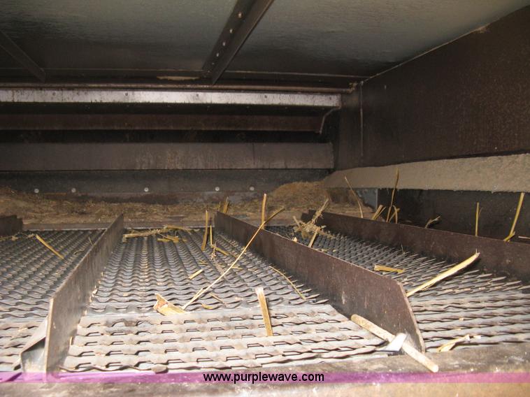 image for item E3142 Gleaner N5 combine