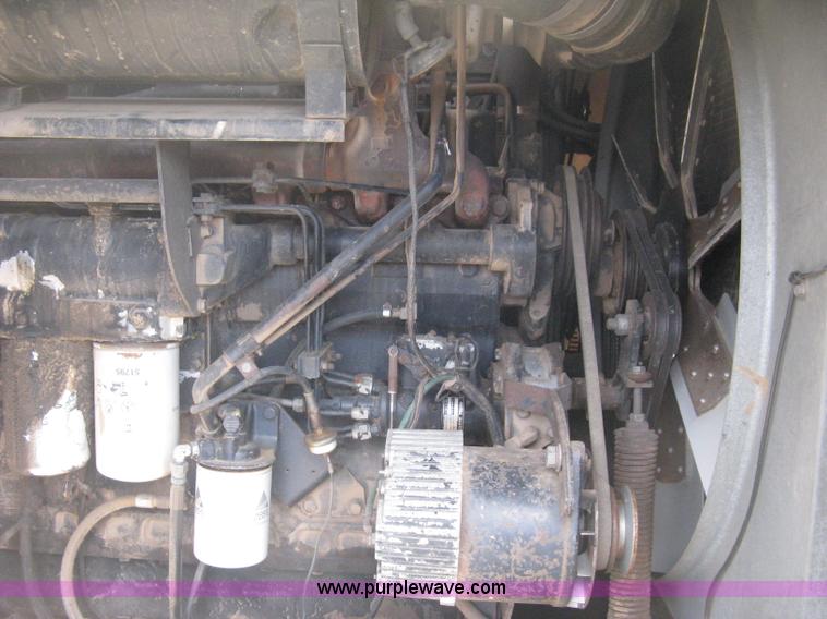 image for item E3142 Gleaner N5 combine