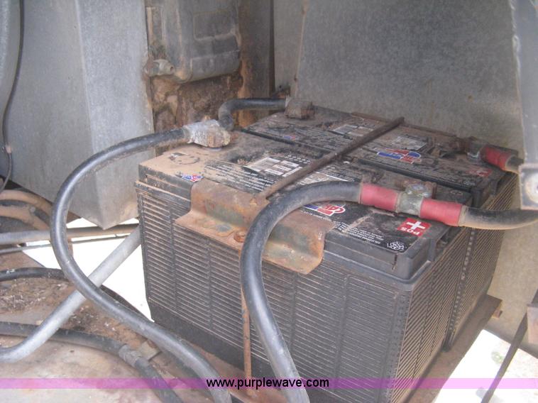 image for item E3142 Gleaner N5 combine