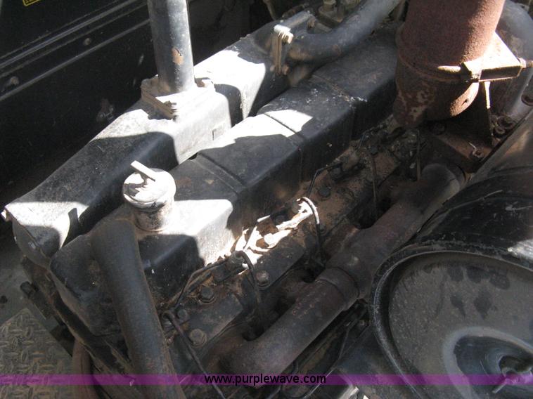 image for item E3142 Gleaner N5 combine